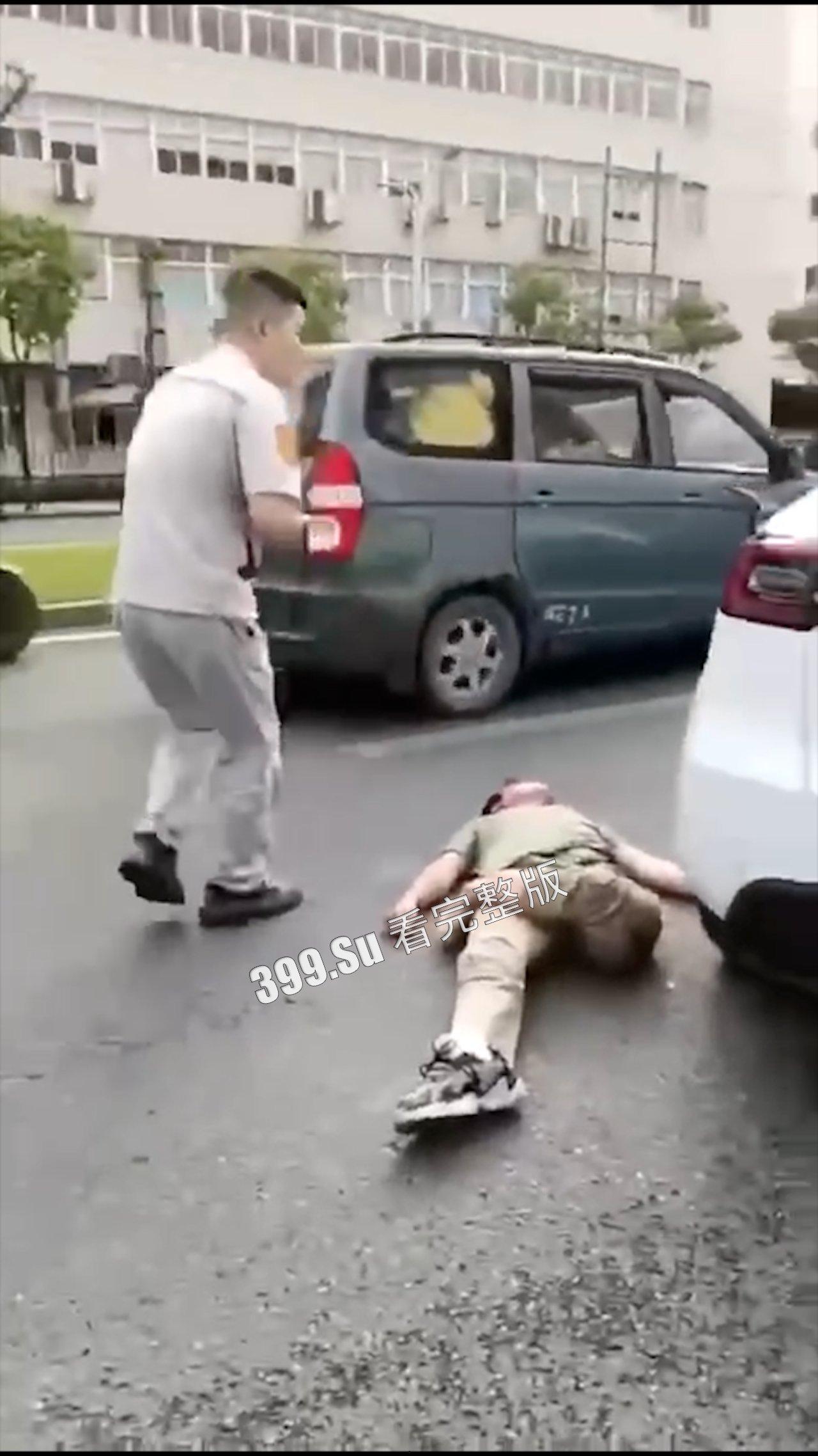 车祸现场 最近骑士们的运气可不太好,摩托车可遭老罪了-7