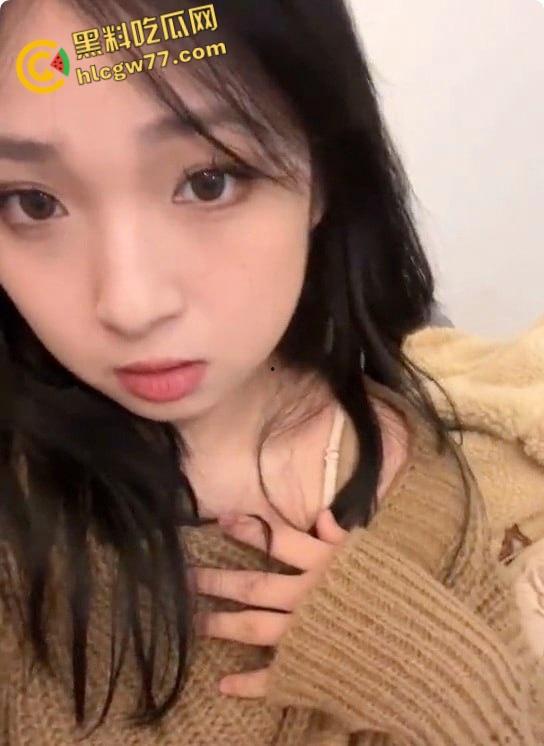 08年小伙惨变“备胎王”,女友被撩走还蒙在鼓里,狗血剧情太有意思了!-9