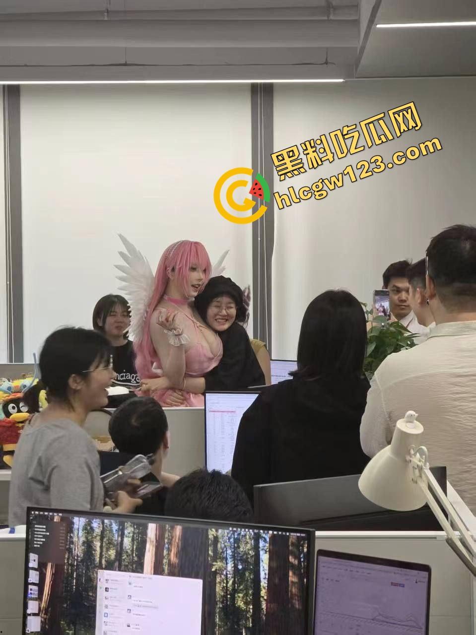 想干COS小母狗?先干摄影圈,奶子诱人腿开得贼快,拍完直接约房,不买相机都觉得亏!-4