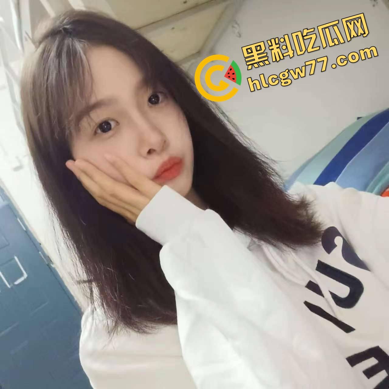 江西南昌瓜友真实投稿,朋友女友的闺蜜天天上我家看电影,我看她脚她让我舔逼,内射口爆全安排!-1