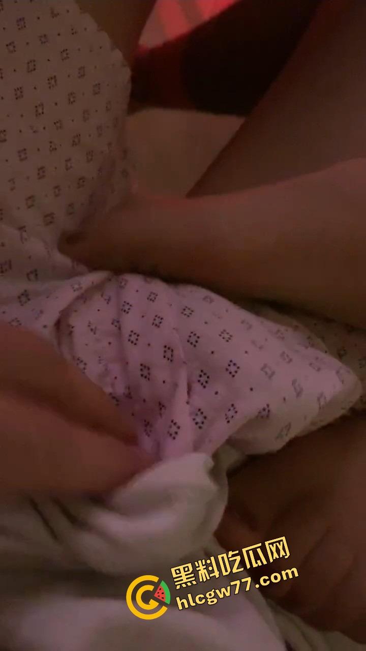 江西南昌瓜友真实投稿,朋友女友的闺蜜天天上我家看电影,我看她脚她让我舔逼,内射口爆全安排!-7