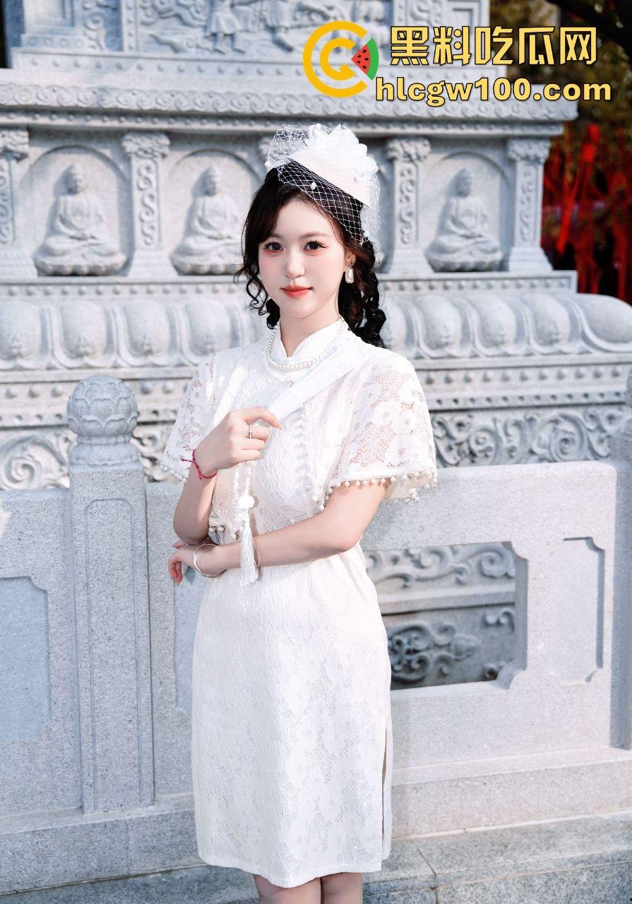 青岛熟女【薛萍】淫乱3P还群里直播!两个单男轮番上阵,骚浪程度直接封神,这谁敢娶回家啊?-1