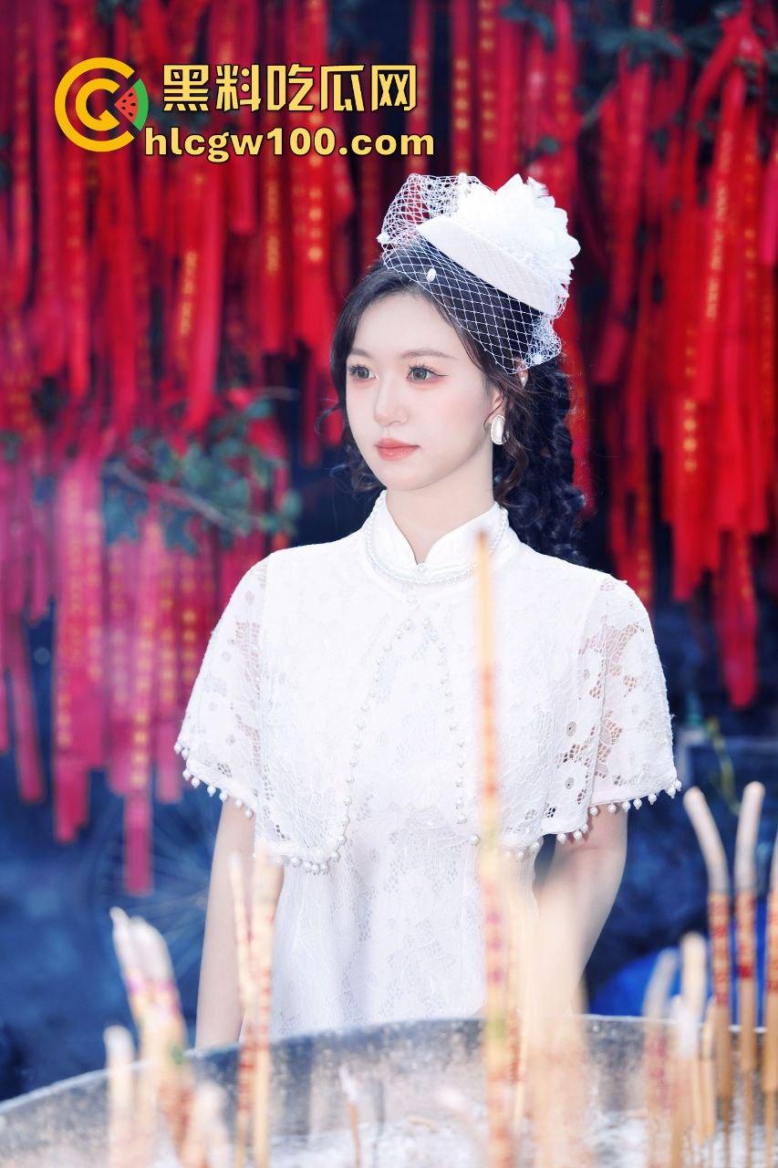 青岛熟女【薛萍】淫乱3P还群里直播!两个单男轮番上阵,骚浪程度直接封神,这谁敢娶回家啊?-6