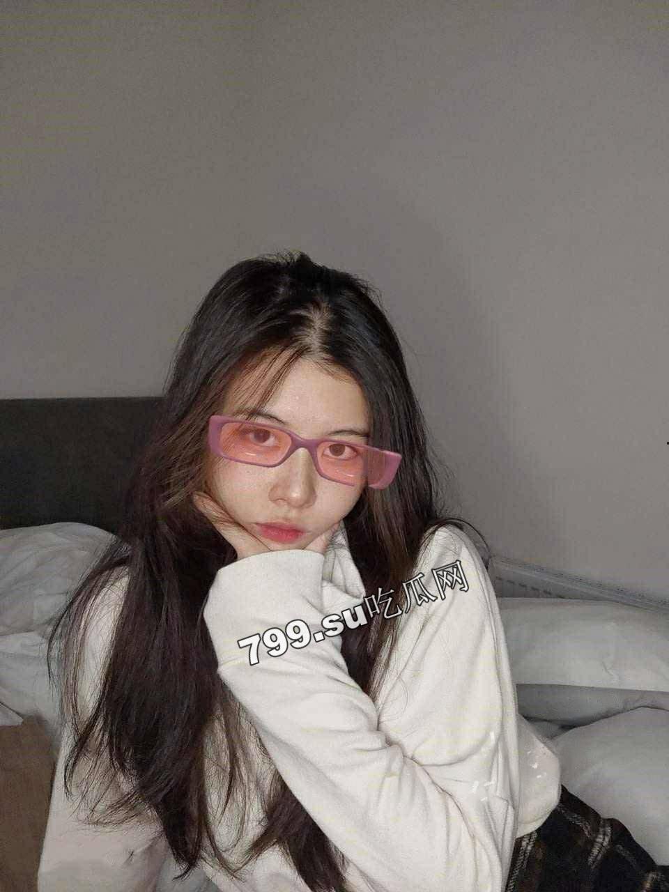 精品泄密!四位美女小姐姐私密视频流出 均有露脸 玩的就是真实-10