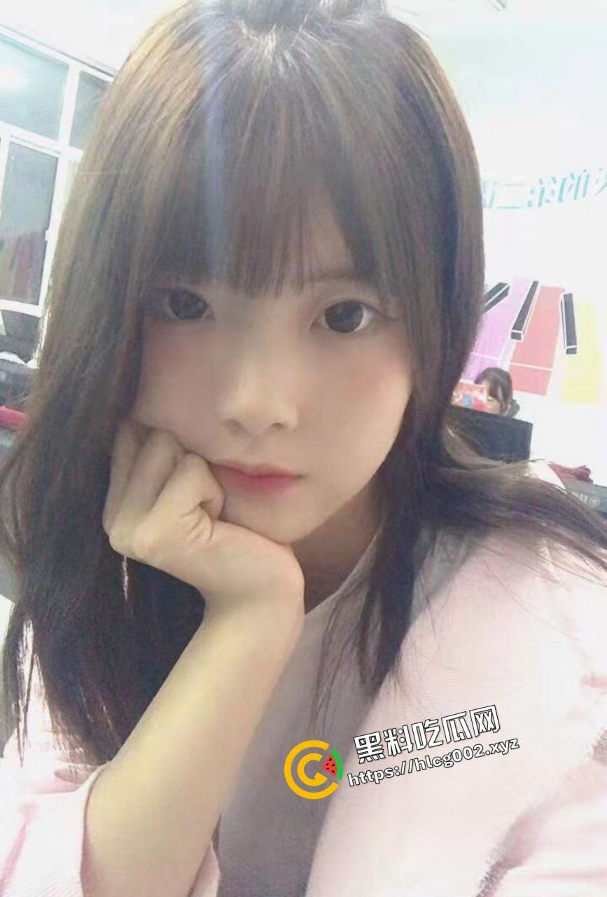 郑州商业中专清纯双马尾萝莉『李可馨』被男友调教露出!童颜巨乳的极致诱惑!-1