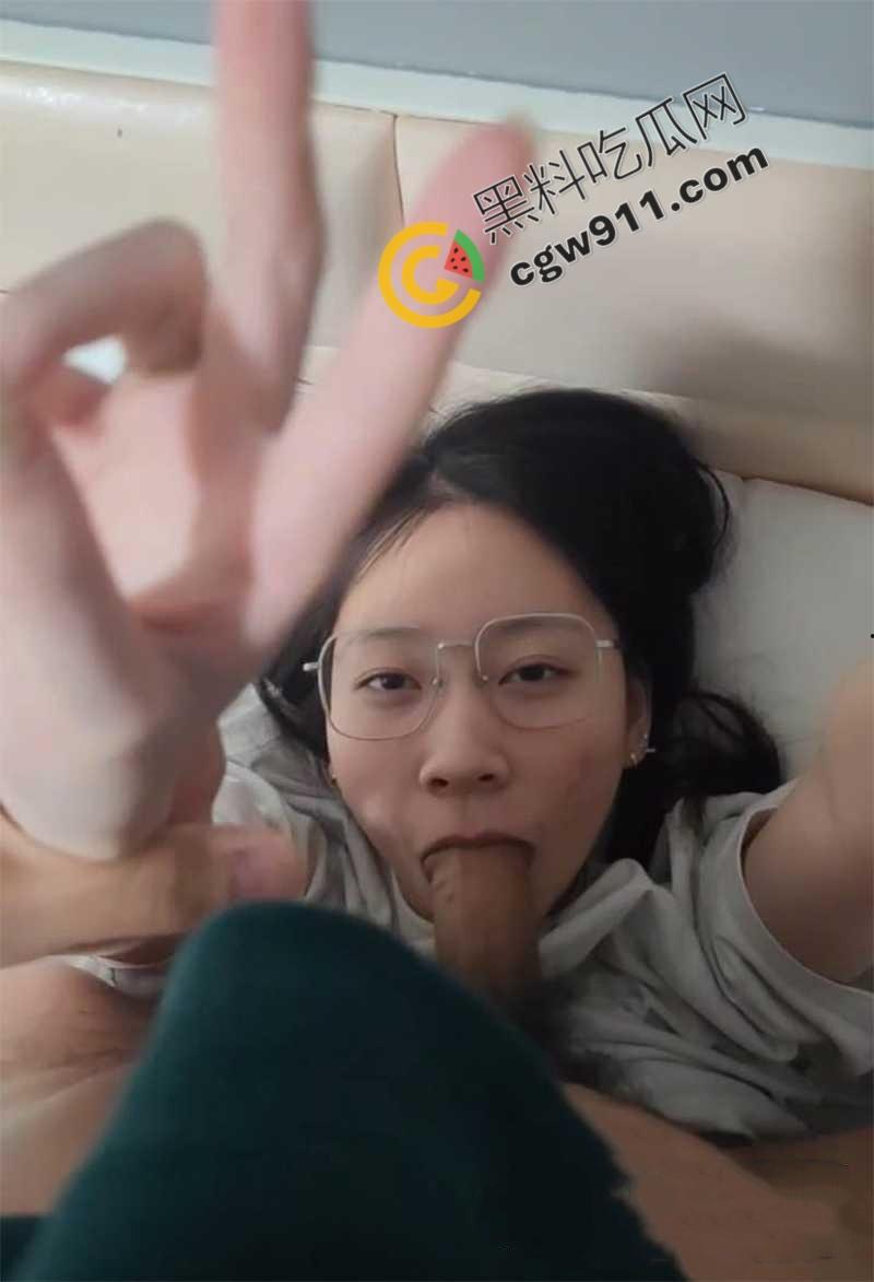 江苏盐城小情侣不雅视频泄露! 超反差眼镜妹被调教成淫荡母狗,露脸口交撅起翘臀被猛操,反差爆表-8