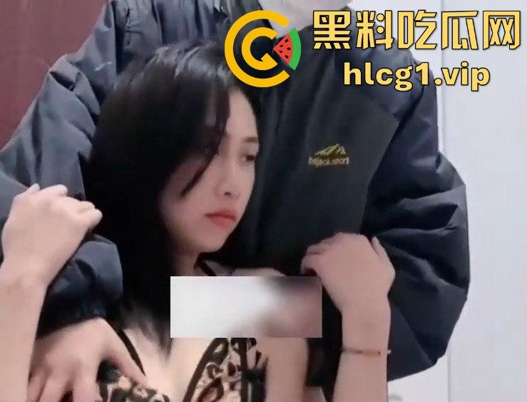 直播变活春宫!广州夫妻现场大尺度表演,宠粉如此疯狂前所未有!-4