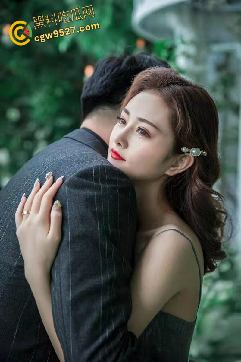 沈阳芒果不动产【沈佳润】，饥渴少妇碰上无能老公，私下约炮一对二激情3P，前后夹击爆操内射 ！-2