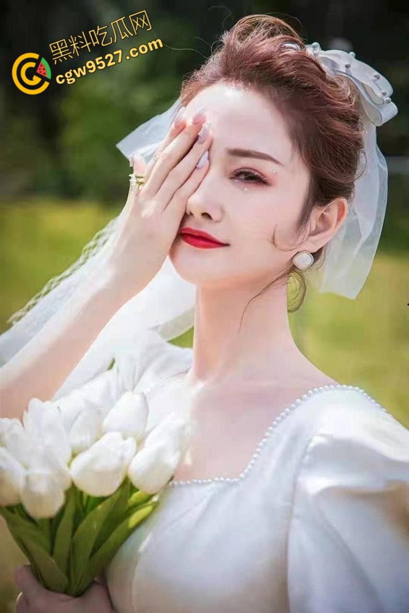 沈阳芒果不动产【沈佳润】，饥渴少妇碰上无能老公，私下约炮一对二激情3P，前后夹击爆操内射 ！-3