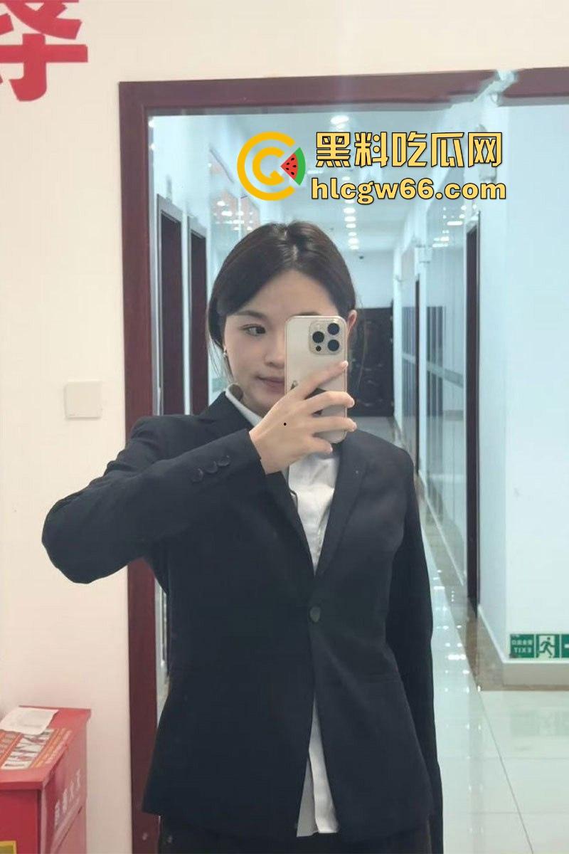 银行极品反差母狗【金雨婷】外表清纯得像朵花，谁能想到一顿饭就被炮友勾走，彻底放飞自我！-2