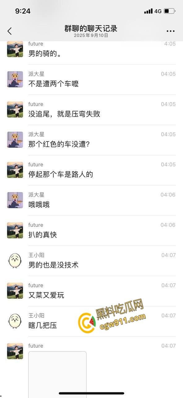 重庆江北机车张雪500,120码高速压弯失败,直接撞的到处乱飞,一个躺板板一个挂在杆子上,太惨了 。-6