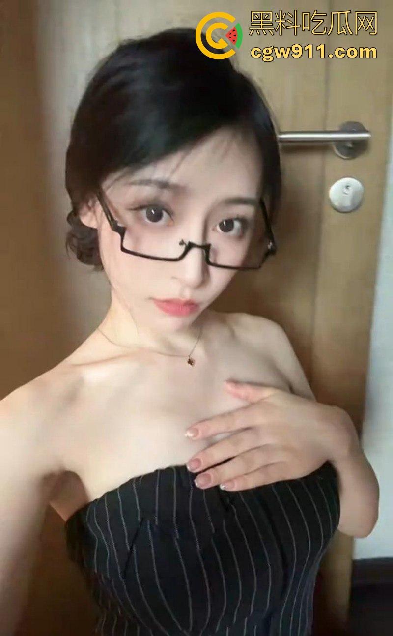 杭州外国语学院【肖璋慧】为取悦金主毫无下限 车震受虐3P无所不能,爽到浑身抽搐高潮不止!-7