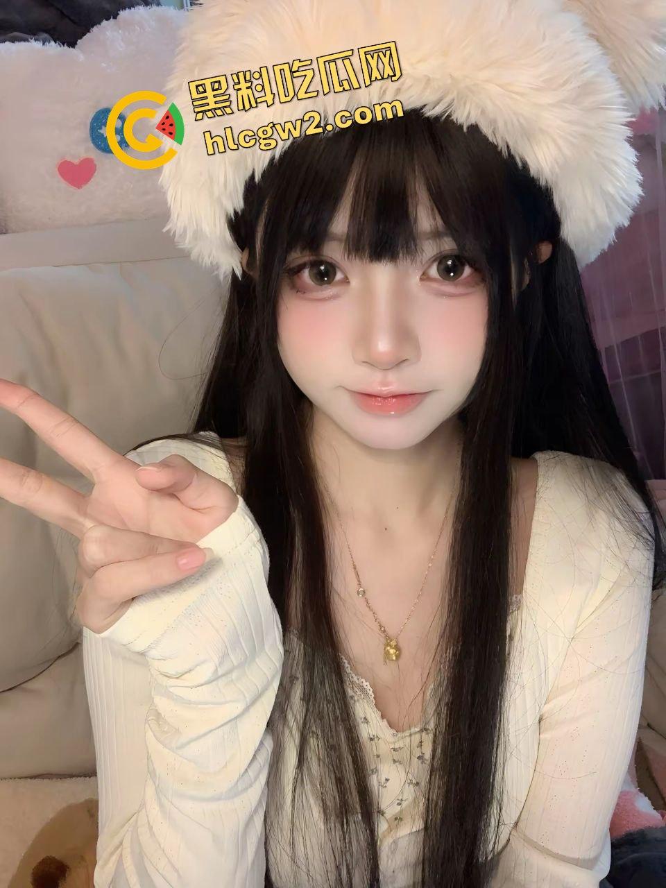 抖音 广西艺术学院双马尾少萝嫩妹『郭细菌』与金爸主题酒店跪式后入爆操!独家曝光!-3