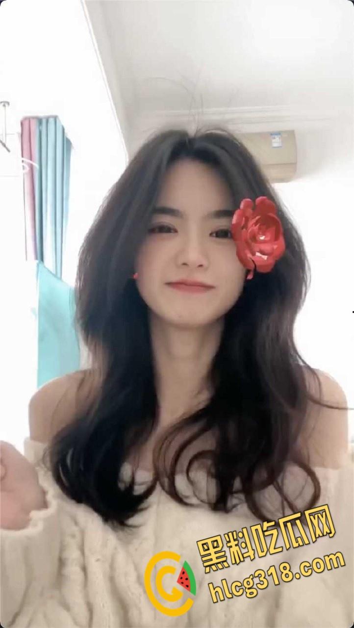 湖南辣妹子幼师【李诗瑶】,反差婊的颜值天花板,金主给的实在是太多,深喉口交的表情也太沉醉了 !-3