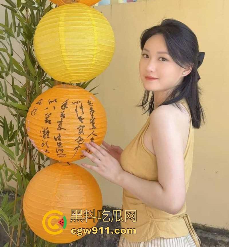 湖北宜昌新婚少妇【胡莉琴】与男友相恋6年修不成正果,分手后闪婚嫁入豪门,遭报复曝光性爱视频!-2