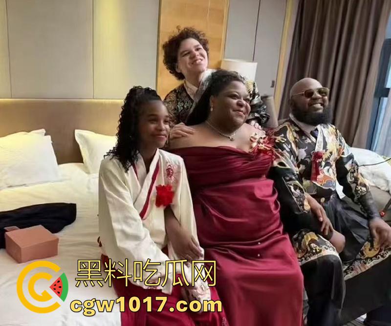 有钱就是豪横啊!山东小伙娶美国黑新娘,嫁妆1000万美金和多处房产,新娘好像不喜欢这门婚事,一直黑着脸呢!-2