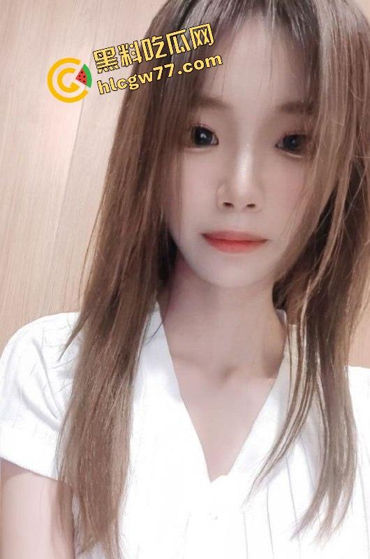 大连排骨妹【乔珊珊】金发小母狗被炮友偷拍爆操现场,吃鸡吃到笑开花,约炮变出道!-3