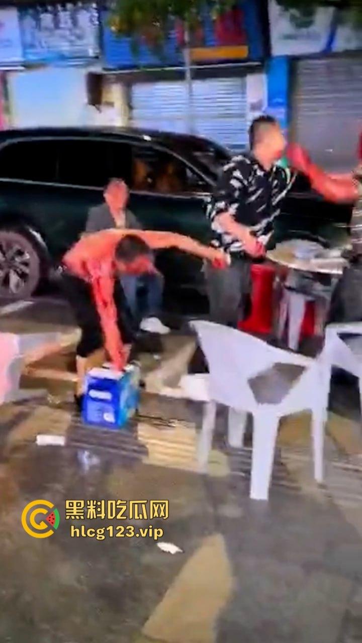 广汉街头惊现小红人 两男子酒后互砍专往脑袋上砸 血都要流干了-9