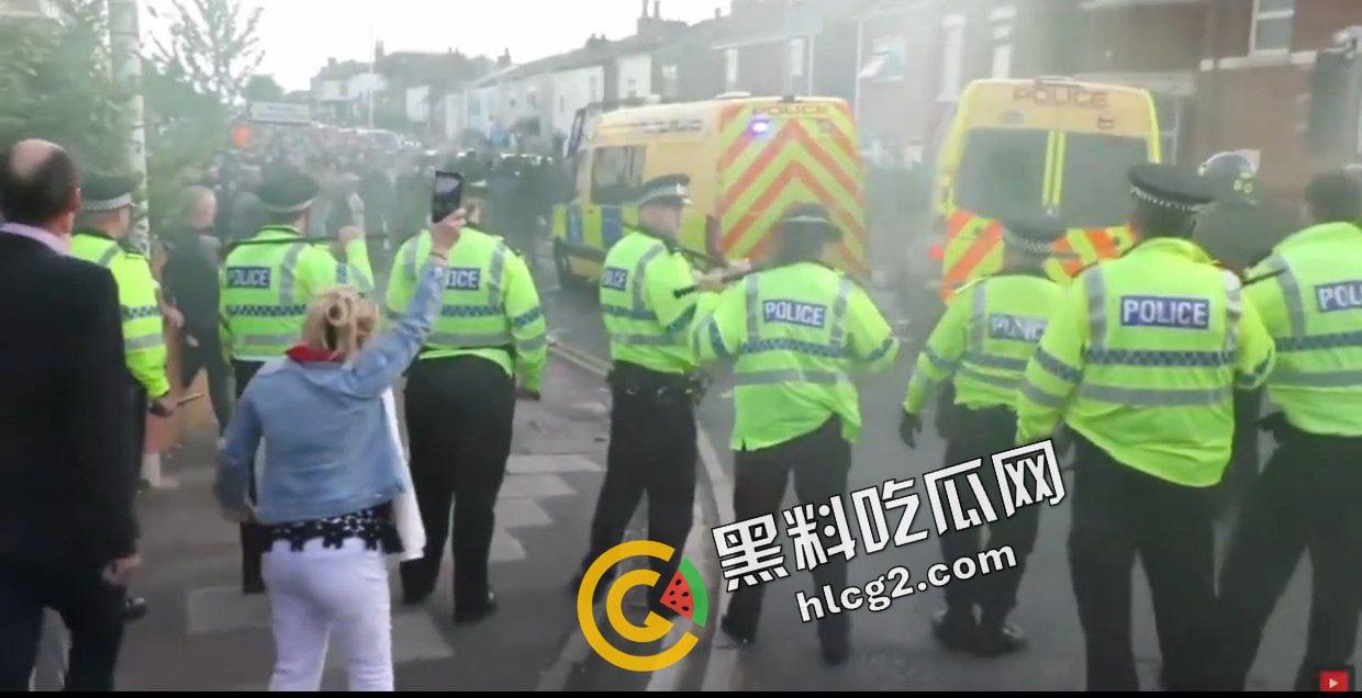 大规模骚乱!英国利物浦发生持刀伤人事件 造成3名儿童丧命 11人受伤!-6