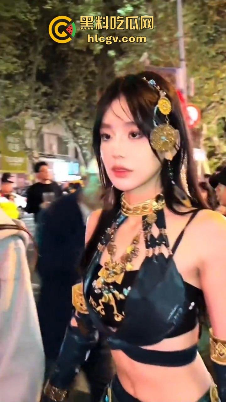 魔都万圣节夜晚骚鸡满街遍布,COS服装养眼又勾魂!上海这波夜生活『许文强』都说真香!-13