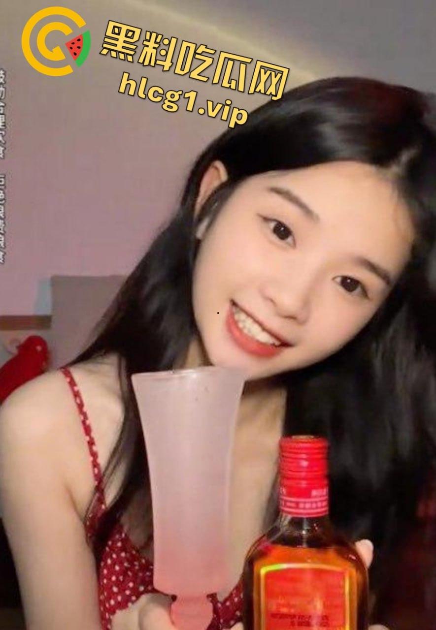 抖音60万粉丝的快乐小宝出手阔绰！酒吧豪掷千金点男模，腹肌小哥享受顶级福利！-6