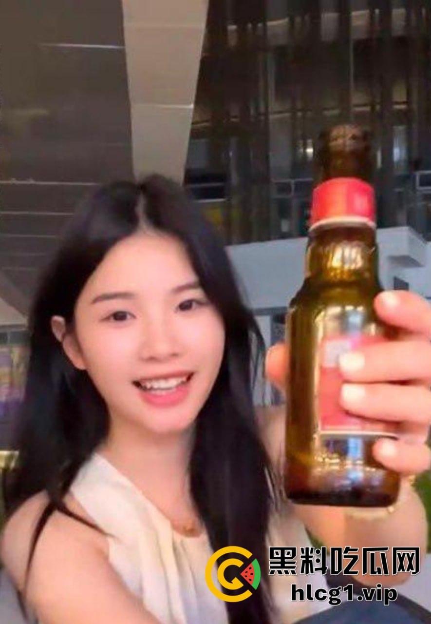 抖音60万粉丝的快乐小宝出手阔绰！酒吧豪掷千金点男模，腹肌小哥享受顶级福利！-10