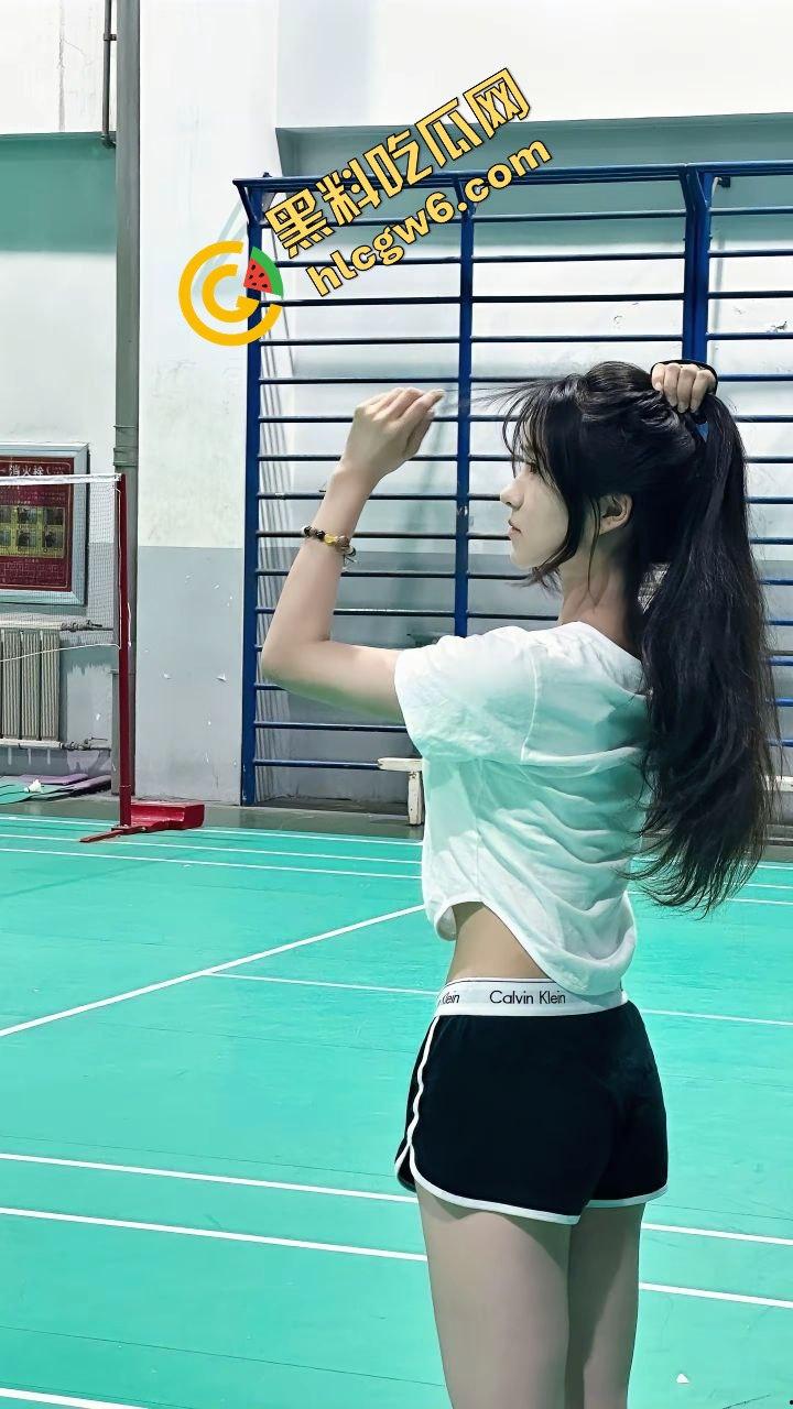 江西软件大专羽毛球马尾少女『张婷玉』蒙眼吃鸡上位摇曳 反差淫荡骚母狗!原创独家曝光!-1