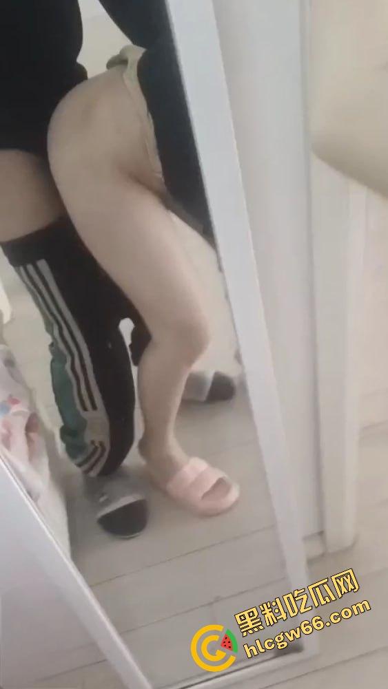 海角精品!31岁已婚男刷海角馋上44岁岳母,温柔贤惠黑丝骚身偷拍奶子蹭鸡巴,满脑子想操翻她!-13