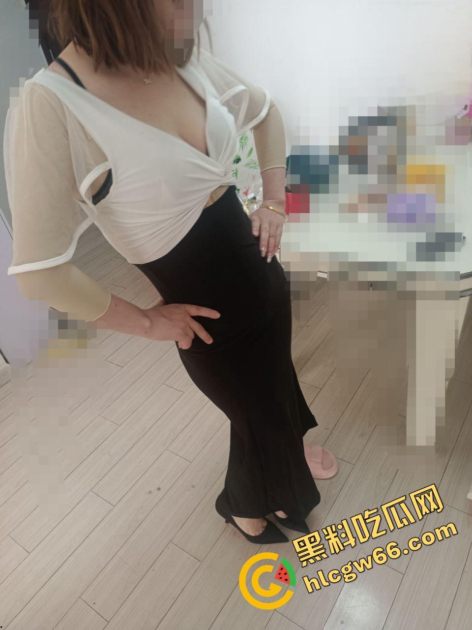 海角精品!31岁已婚男刷海角馋上44岁岳母,温柔贤惠黑丝骚身偷拍奶子蹭鸡巴,满脑子想操翻她!-14