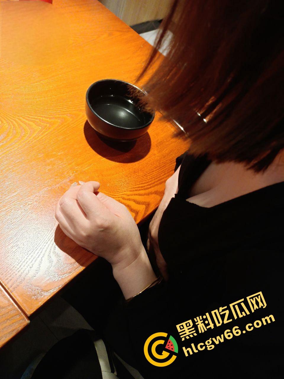 海角精品!31岁已婚男刷海角馋上44岁岳母,温柔贤惠黑丝骚身偷拍奶子蹭鸡巴,满脑子想操翻她!-15