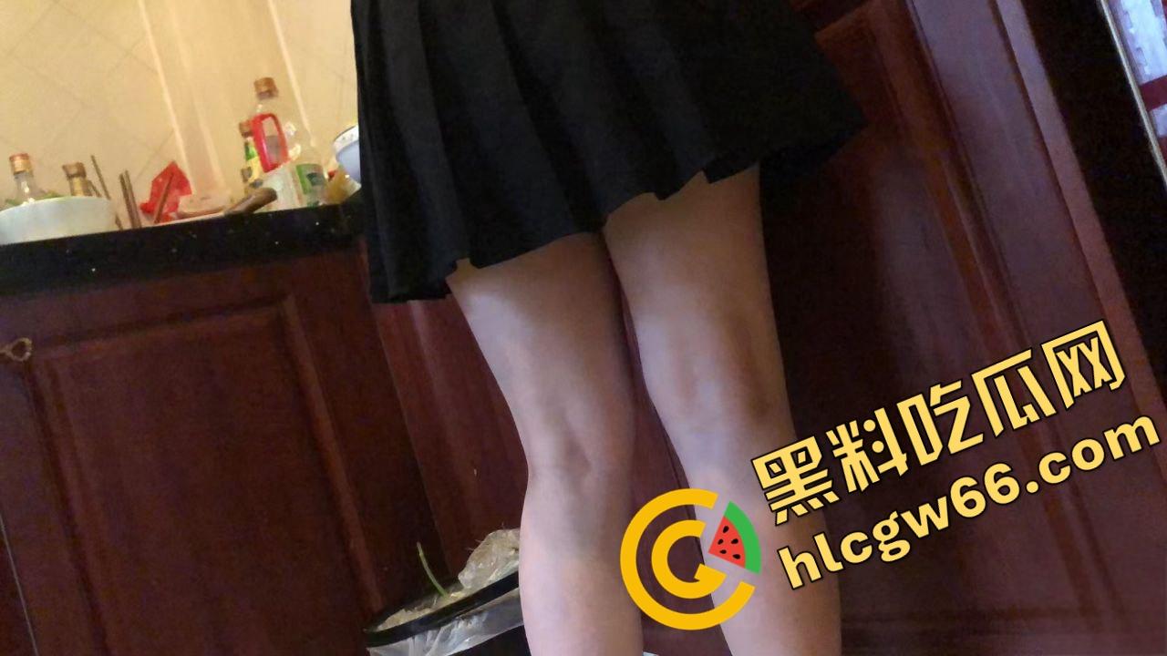 海角精品!31岁已婚男刷海角馋上44岁岳母,温柔贤惠黑丝骚身偷拍奶子蹭鸡巴,满脑子想操翻她!-18