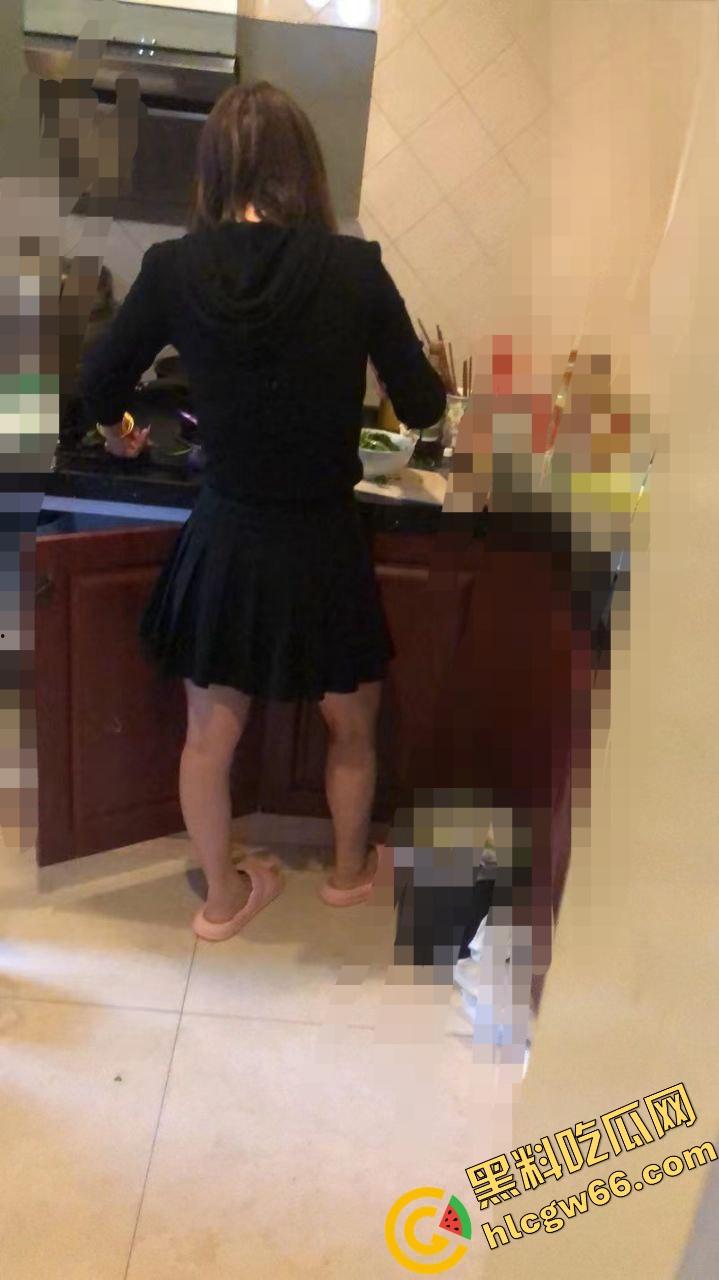 海角精品!31岁已婚男刷海角馋上44岁岳母,温柔贤惠黑丝骚身偷拍奶子蹭鸡巴,满脑子想操翻她!-19