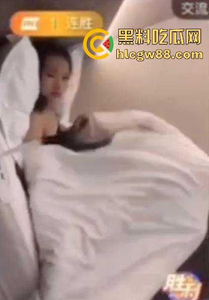 快手低俗女主播 在直播间一边打PK 一边打炮做爱 为找直播效果豪无下限 主打一边赚钱一边爽!-9