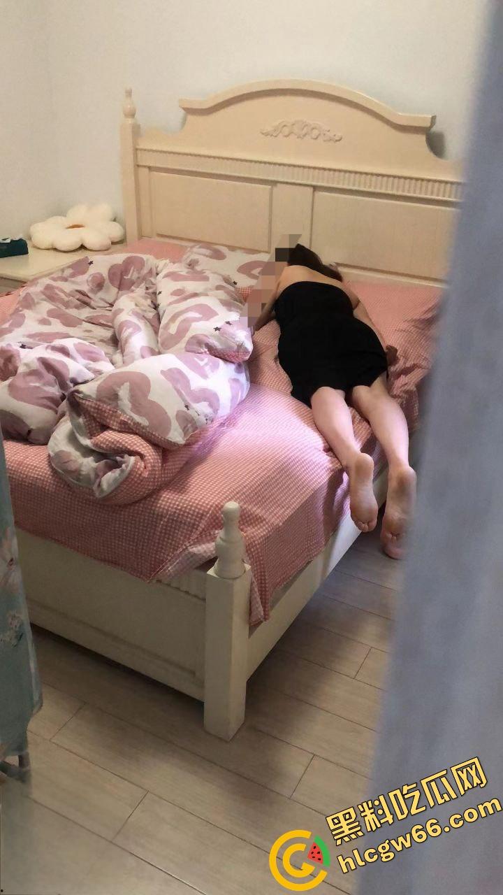 海角精品!31岁已婚男刷海角馋上44岁岳母,温柔贤惠黑丝骚身偷拍奶子蹭鸡巴,满脑子想操翻她!-29