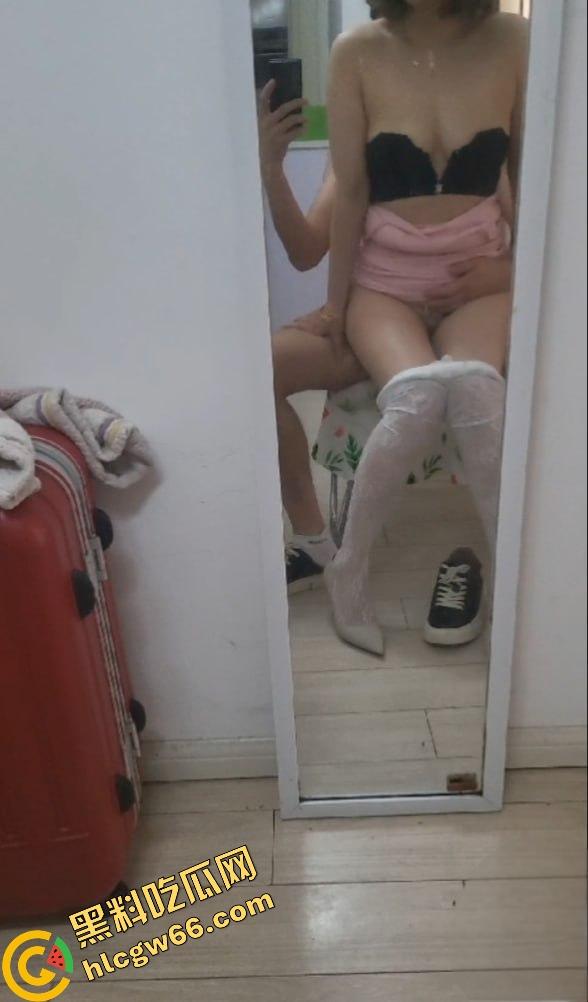 海角精品!31岁已婚男刷海角馋上44岁岳母,温柔贤惠黑丝骚身偷拍奶子蹭鸡巴,满脑子想操翻她!-34