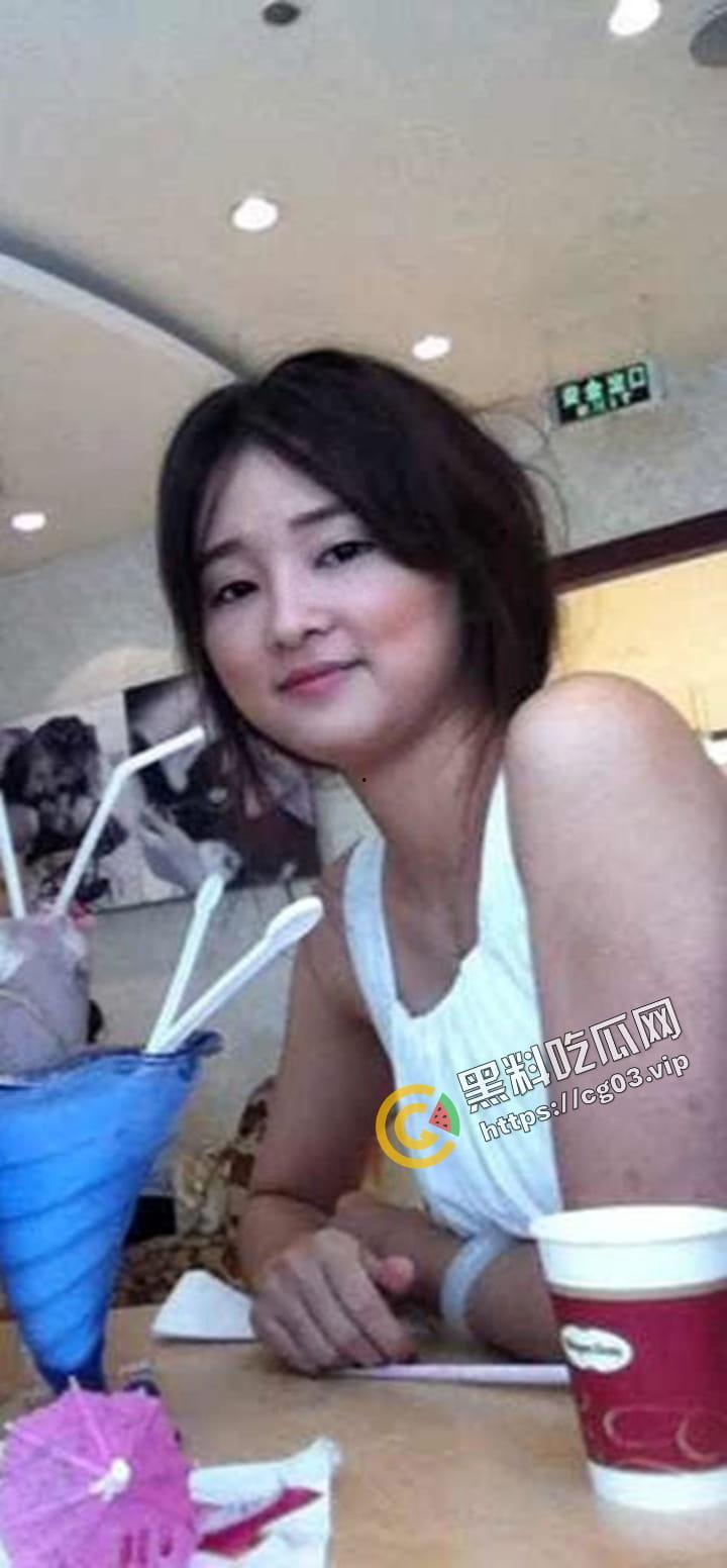 曝光!山西某电影院人事【李雪梅】婚内出轨男小三 还去聊骚男小四 情夫怒将其海量生活照 及裸照自慰视频流出-6