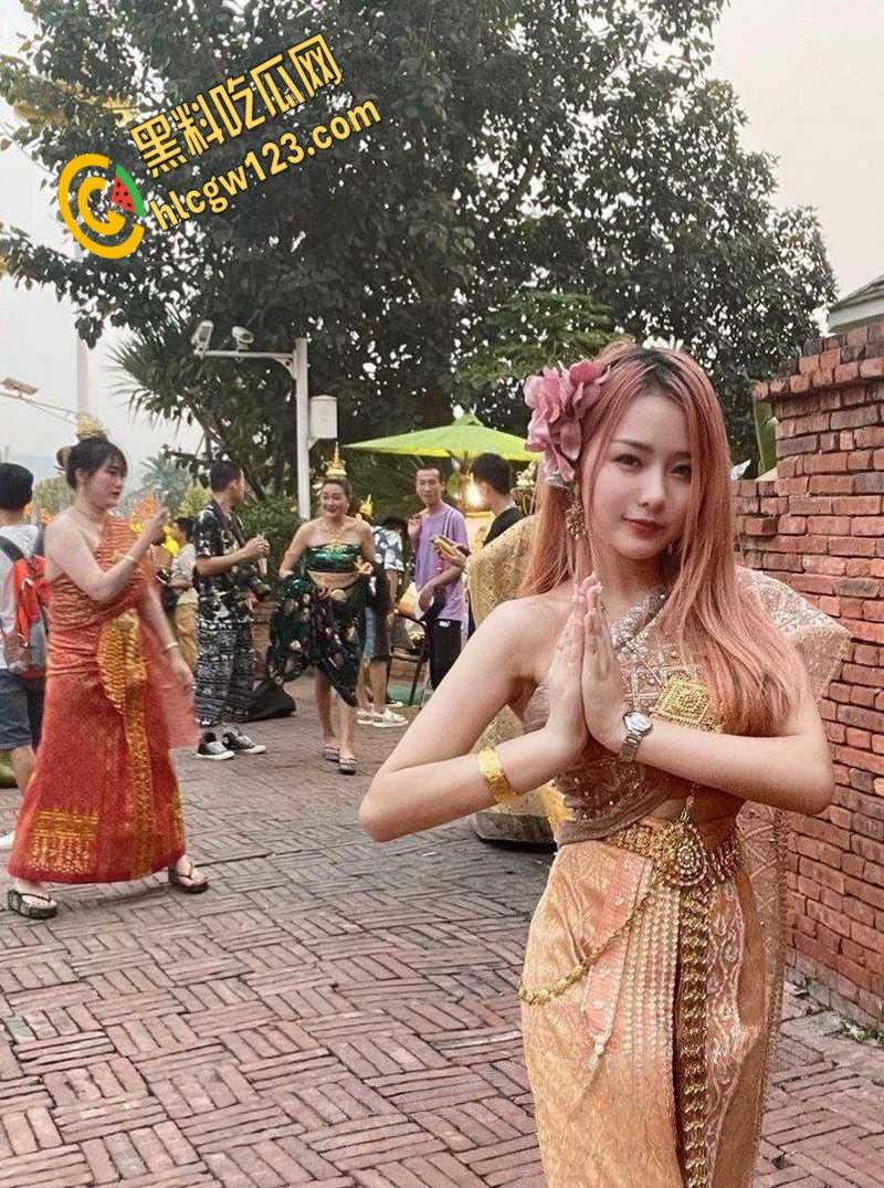 深圳极品高颜值母狗,口爆吞精扩阴器里尿尿,盛满尿液的阴道简直太淫荡了!-1