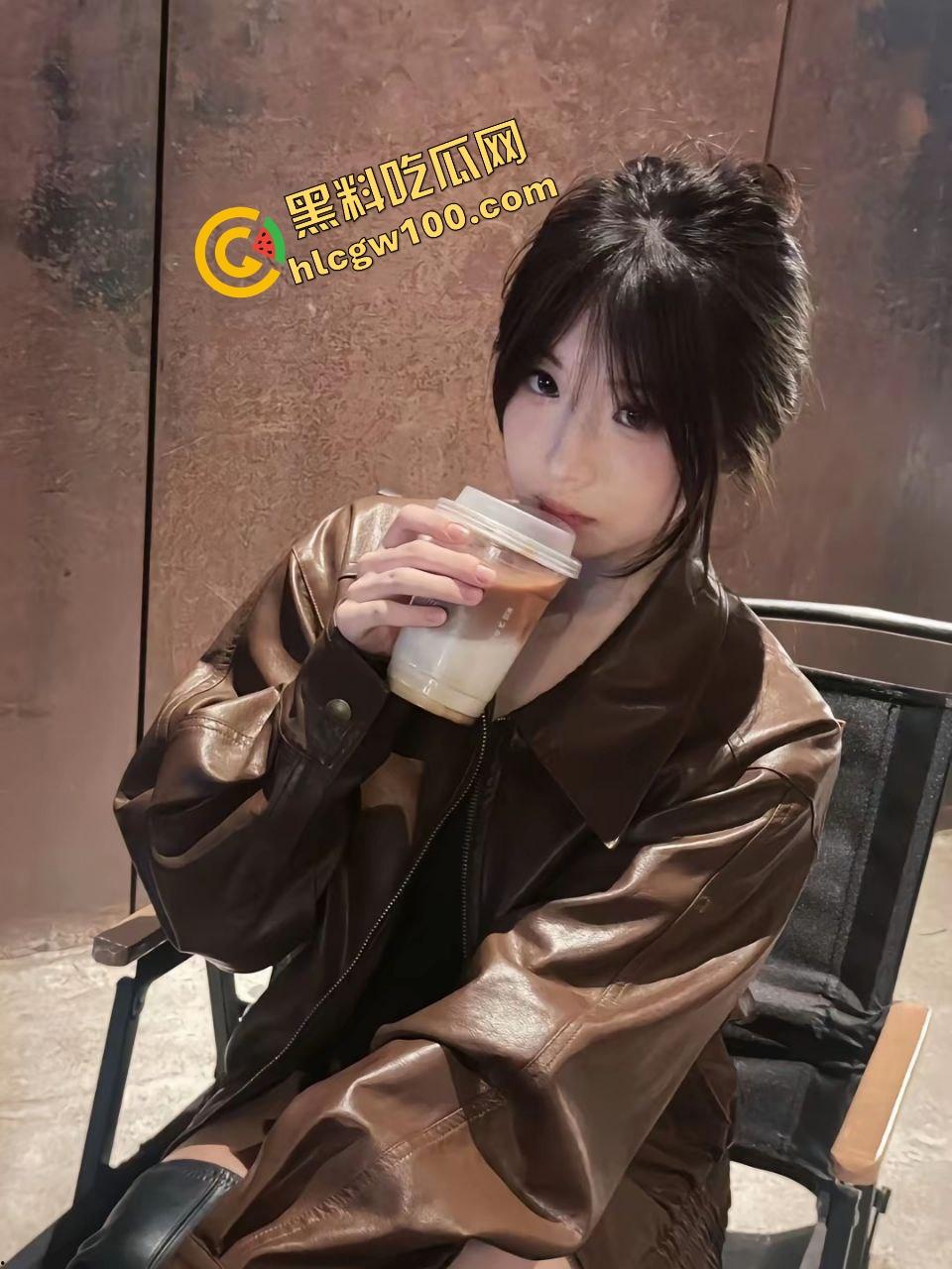 昆明医科大学清纯反差骚婊【李雯婷】发骚自拍揉搓雪白大奶,酒店全裸边追剧边爆干!独家曝光流出!-1