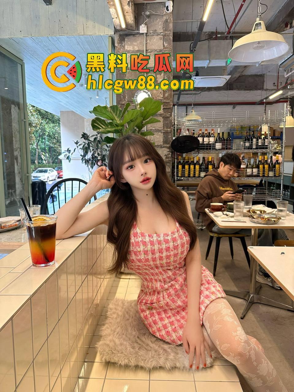 绍兴童颜巨乳二逼王者『夏天』3BUFF点满,双洞分工明确 男友专属和拍卖专区,双洞齐开等大佬来战!-2