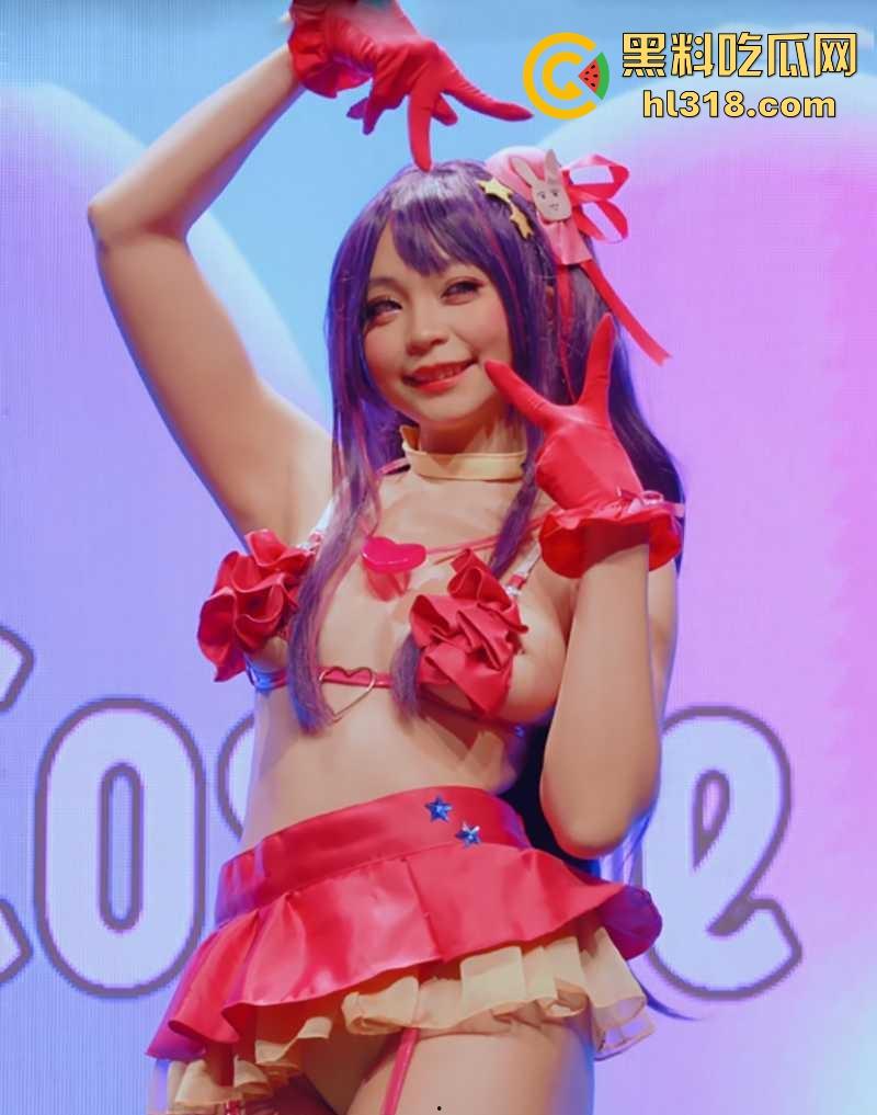 台湾COSPIE同人动漫展!性感嫩模上演暴露cos,衣着寸缕展示巨乳翘臀,纯纯的女优比脱衣大会!-7