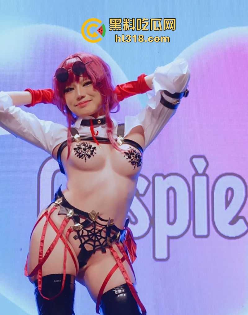 台湾COSPIE同人动漫展!性感嫩模上演暴露cos,衣着寸缕展示巨乳翘臀,纯纯的女优比脱衣大会!-8