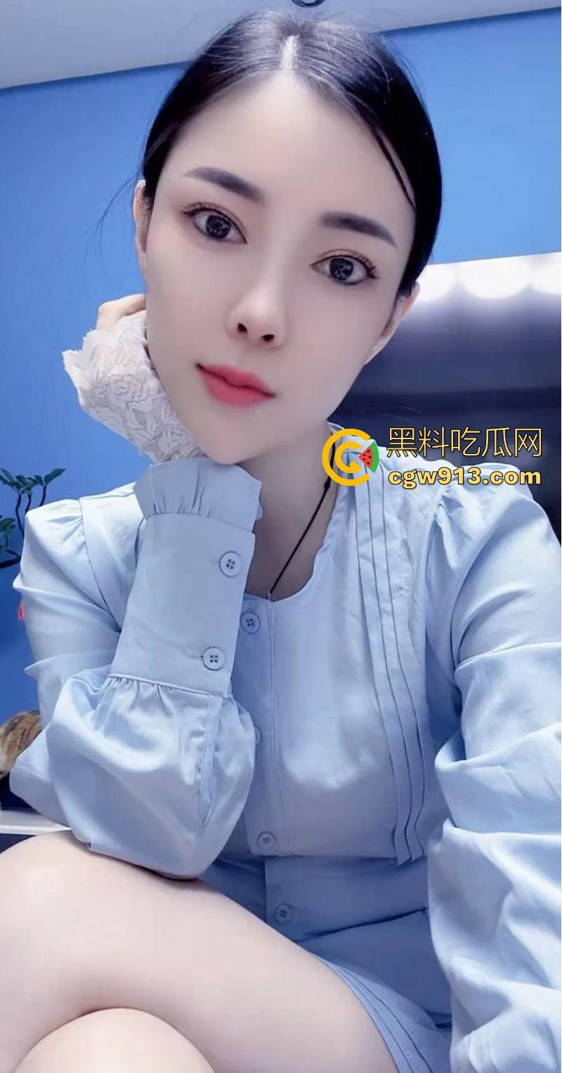 快手网红【小师妹甜甜】御姐气质风情万种,大尺度私拍性感骚舞,扭臀挑逗诱惑拉满!-4