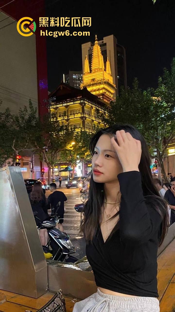 广州大学大二学生【黎曼曼】约炮做爱视频遭到曝光,长相清纯 小穴很嫩 水多!-3