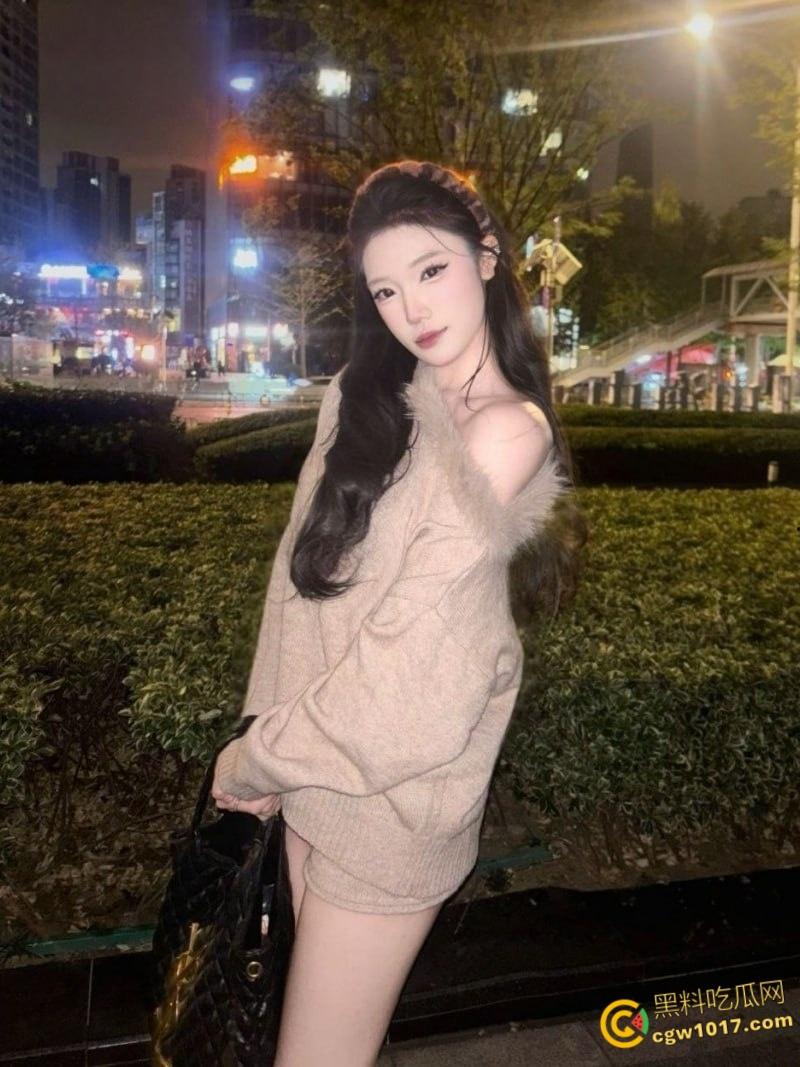 上海骚母狗【李锦怡】被男友疯狂爆操,大奶乳交娴熟口活一流,无套后入抽插,屁股被打得通红!-2