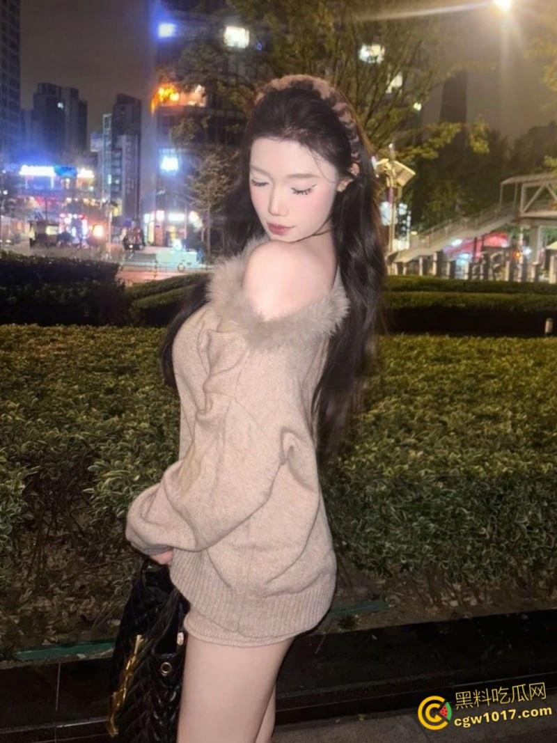 上海骚母狗【李锦怡】被男友疯狂爆操,大奶乳交娴熟口活一流,无套后入抽插,屁股被打得通红!-4