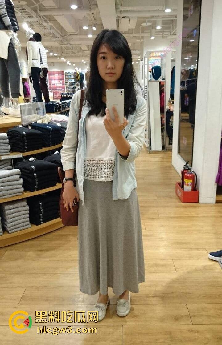 云盘泄密清纯女友性爱日常曝光 外表无害内心骚到飞起,下面插一根嘴里还塞一根!-3