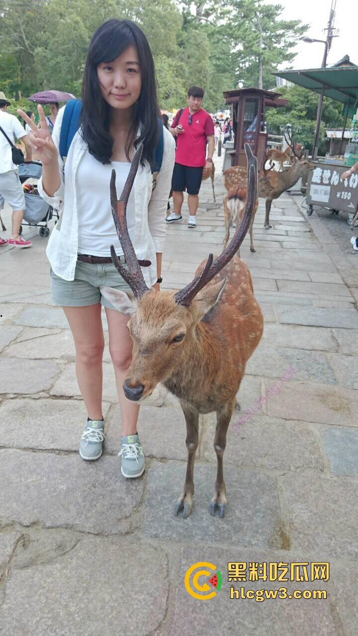 云盘泄密清纯女友性爱日常曝光 外表无害内心骚到飞起,下面插一根嘴里还塞一根!-14