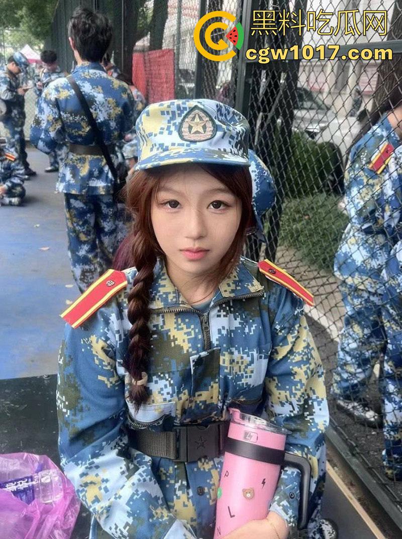 广西师范母狗【王梦雨】,清纯嫩妹开学仅7天被拿下,极品白虎大一妹子,身材纤细美腿修长,露脸视频曝光,彻底在学校出名了!-3