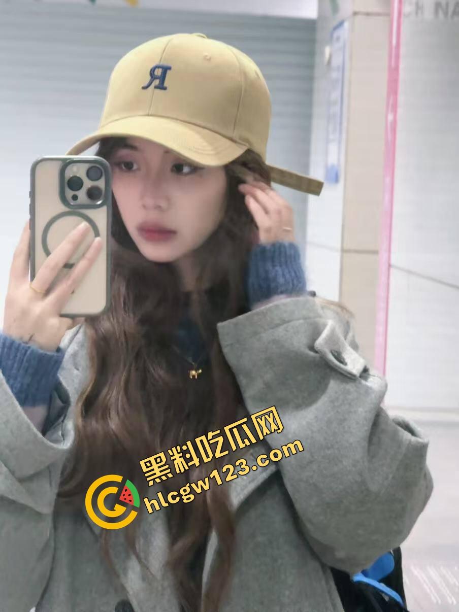 新能源车企都该看，ET6车震首秀野战出圈，白天渔网袜后备箱开干，厂家宣传说宣传能坐下两个人没骗人！-2