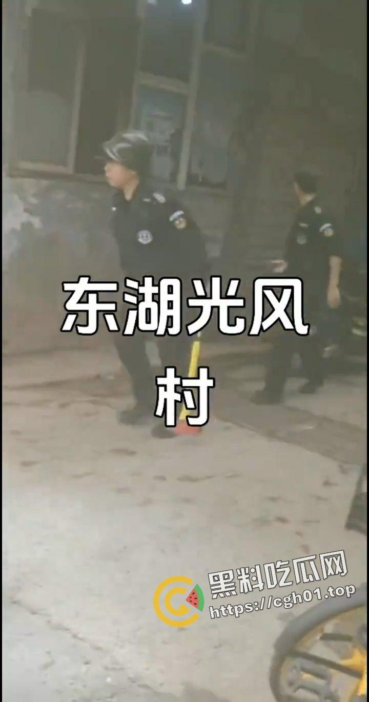 武汉东湖风光村强拆事件!拆迁队和村民大混战 警察在一旁无动于衷 相关话题全网删除 现场视频流出-5